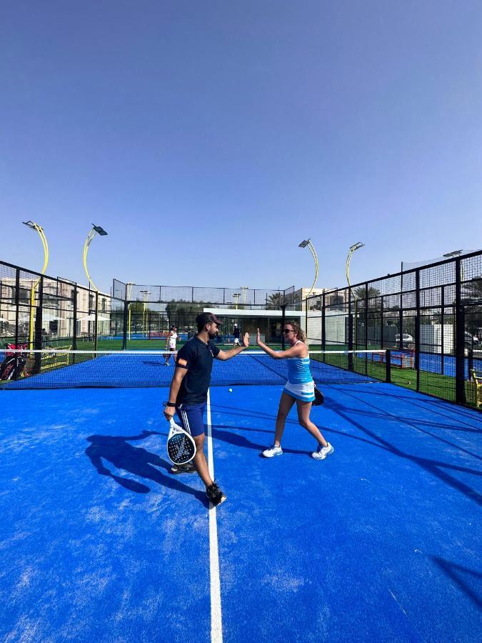 Hotel Al Ain Rotana Exterior foto A paddle tennis court