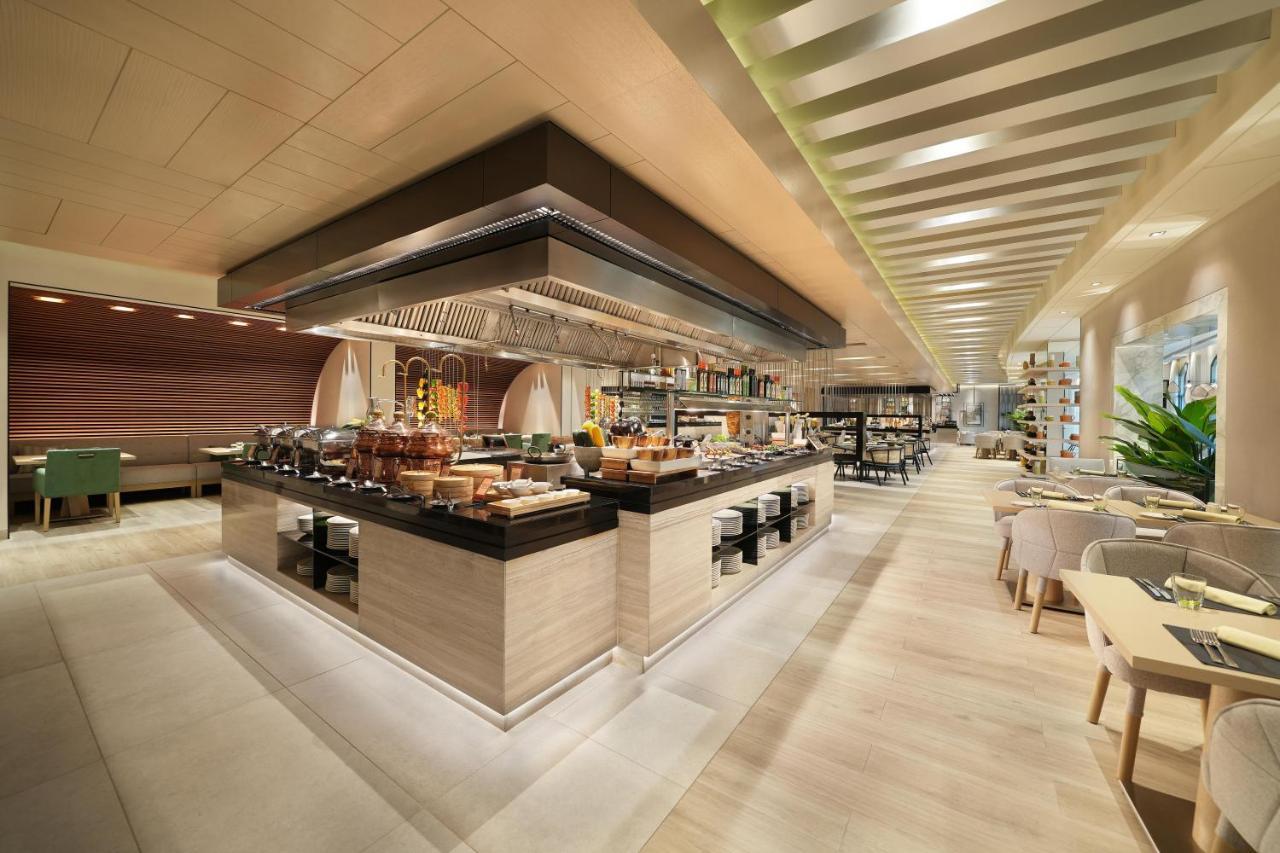 Hotel Al Ain Rotana Exterior foto The buffet at the hotel