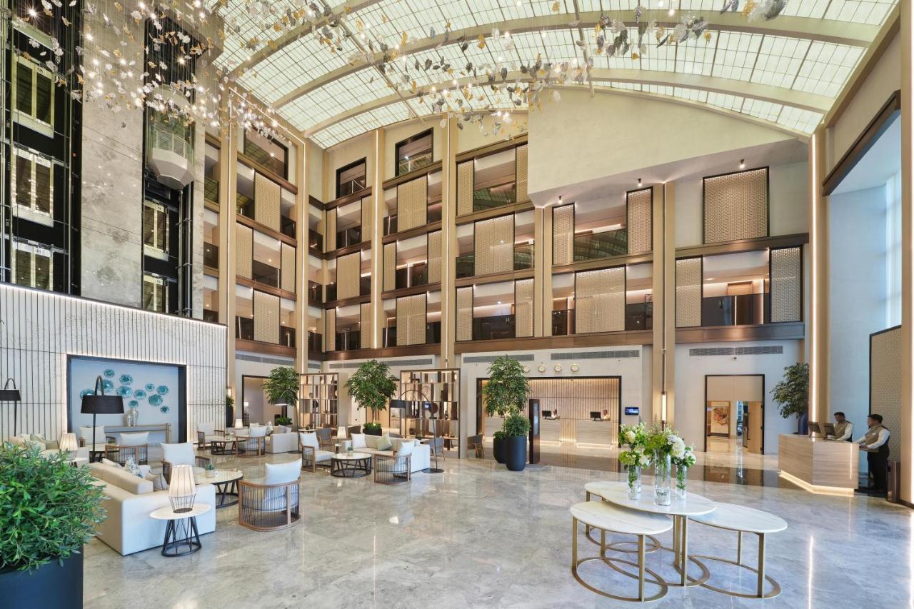 Hotel Al Ain Rotana Exterior foto The lobby of the hotel