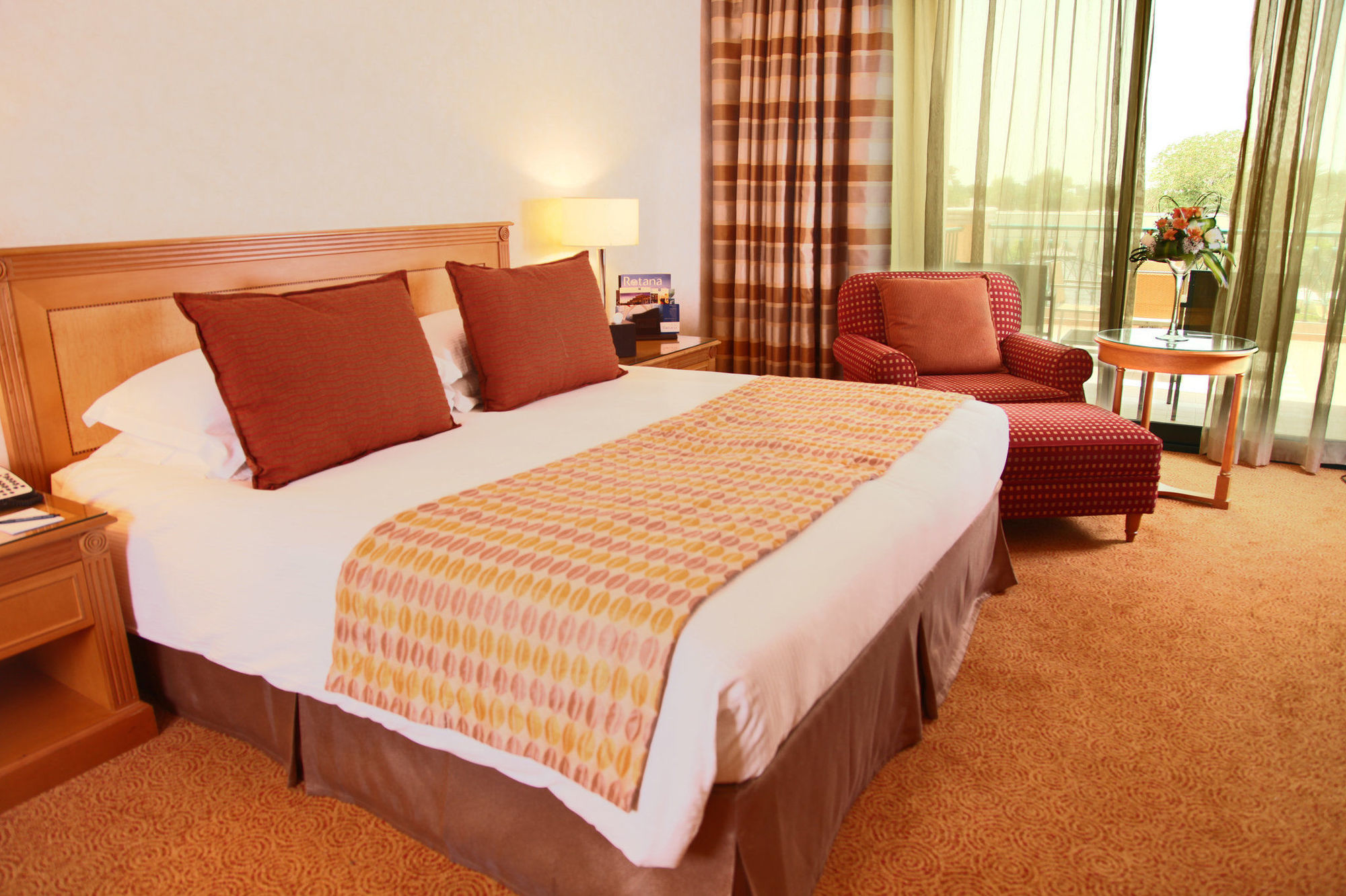 Hotel Al Ain Rotana Habitación foto A guest room at the hotel